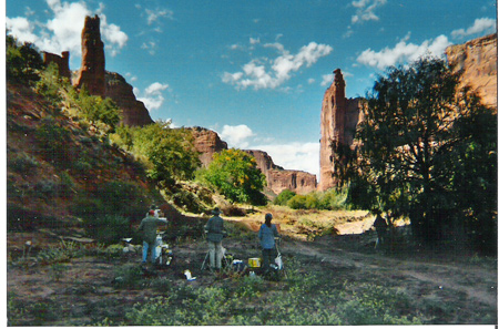 Image: Painting in Canyon de Chelly, Image: Taos Art School, Canyon de Chelly Expedition, tour, painting, photography, mesa verde, tours, navajo, guided tours, horses, jeep, native american, indian, pueblo, ancient, anasazi ruins